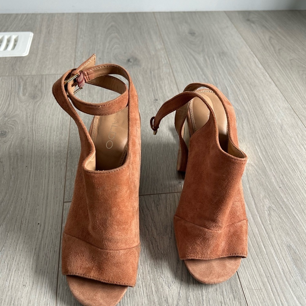 🧡5/$25🧡Aldo Women's Brown Suede Heels